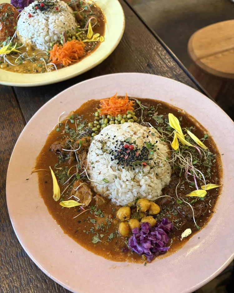 【下北沢】おひとり様ごはんにも！『カレーの惑星』でいただく華やかスパイスカレー_1