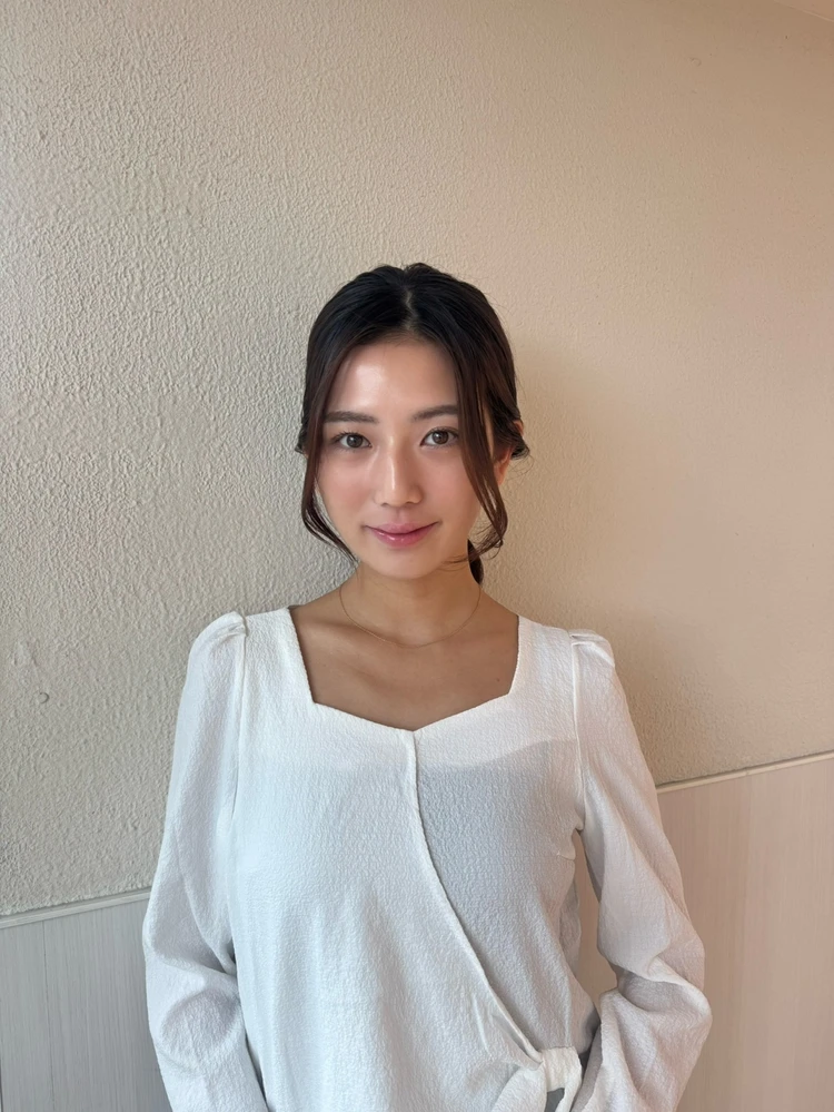 【2026年夏のうねり対策ヘアアレンジ】色っぽヘア! きれいめこなれローポニー