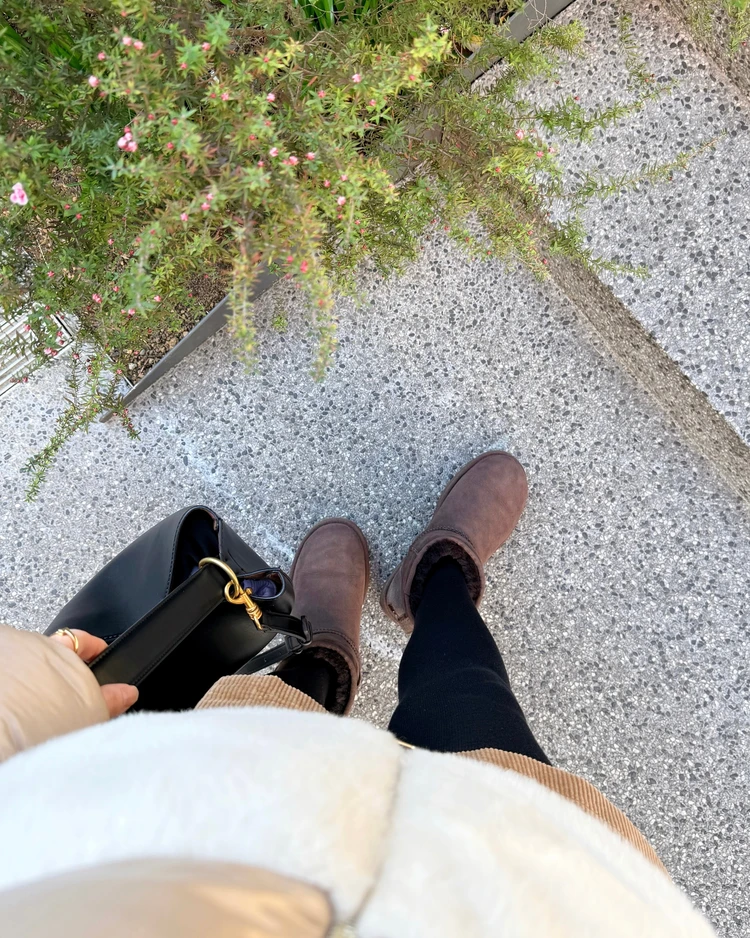 UGG　アグ　ブーツ　冬コーデ　アウトレット　ブラウンコーデ