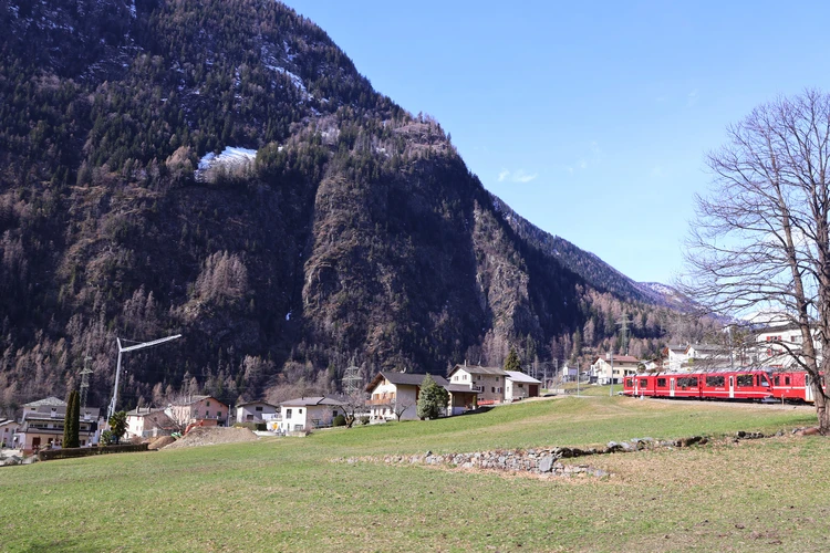 【世界遺産】車窓が美術館！ベルニナ急行で巡る色のコントラストと絶景旅【イタリア⇔スイス】_6