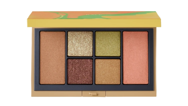 【RMK】 思いがけない色と質感。異国へと旅した気分になれるムード満点のホリデー