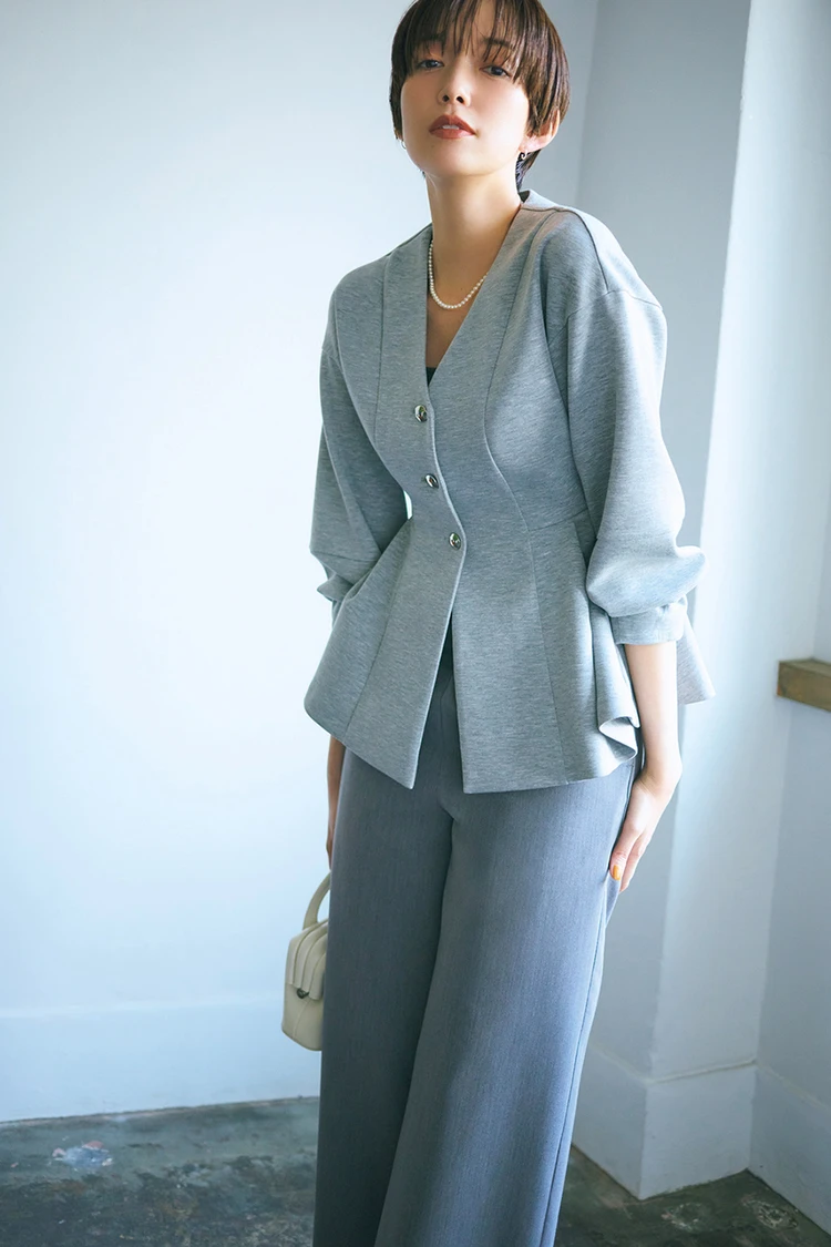 佐藤栞里 ペプラムジャージージャケット