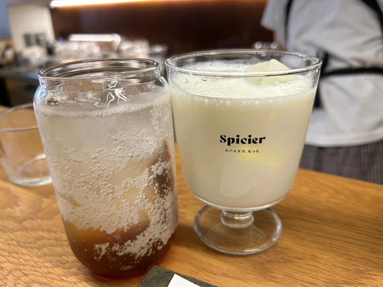 Spicier｜神楽坂の隠れ家カフェ｜スパイス好き必見！店主こだわりのチャイとインドカレーパンを素敵な空間で。_5