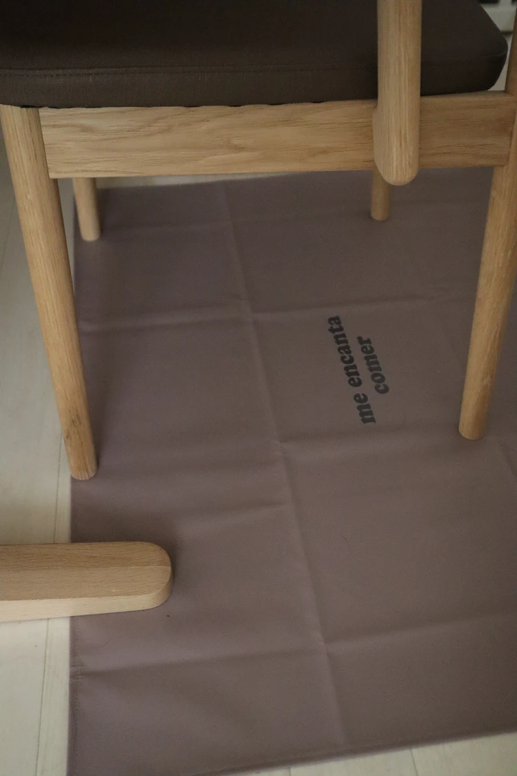 3COINS　3coins スリーコインズ　スリコ　雑貨　30代　2児　ママ　おすすめ　買ってよかった　一押し　商品　マット　汚れ防止　離乳食