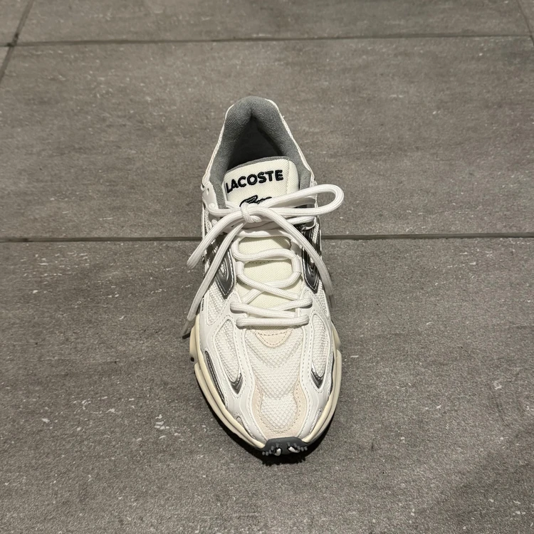 履くだけでコーデがまとまる！ラコステの白スニーカー_4_1