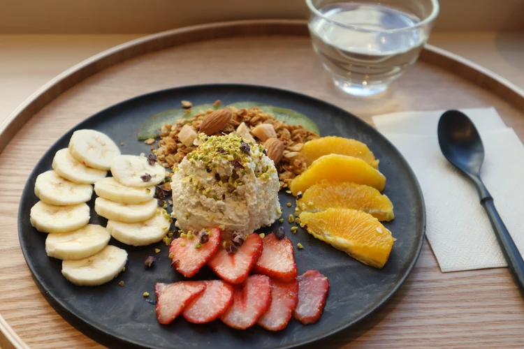 ニイチナナ　腸活　グリークヨーグルト　専門店　美容皮膚科クリニック　監修　東京　外苑前　毎日食べても飽きないボウル