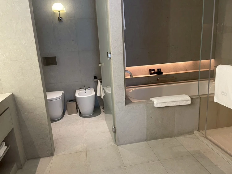 世界一の高層ビルに泊まる贅沢体験_5