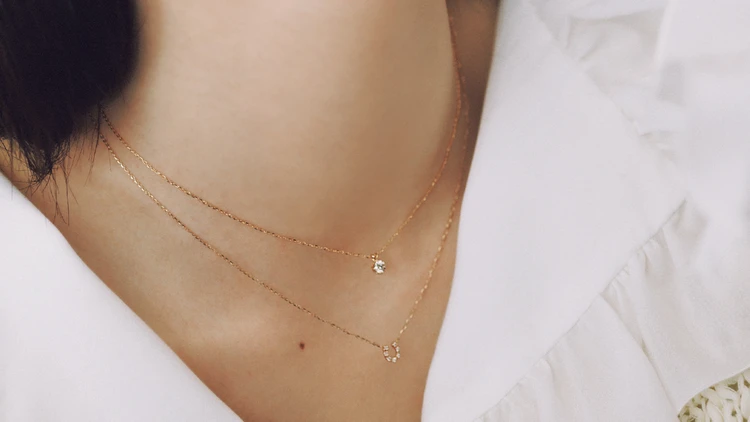 【予算10万円で考えたい一粒ダイヤ】上質な輝きで甘い装いを格上げしてくれる「ミュートジュエリー」