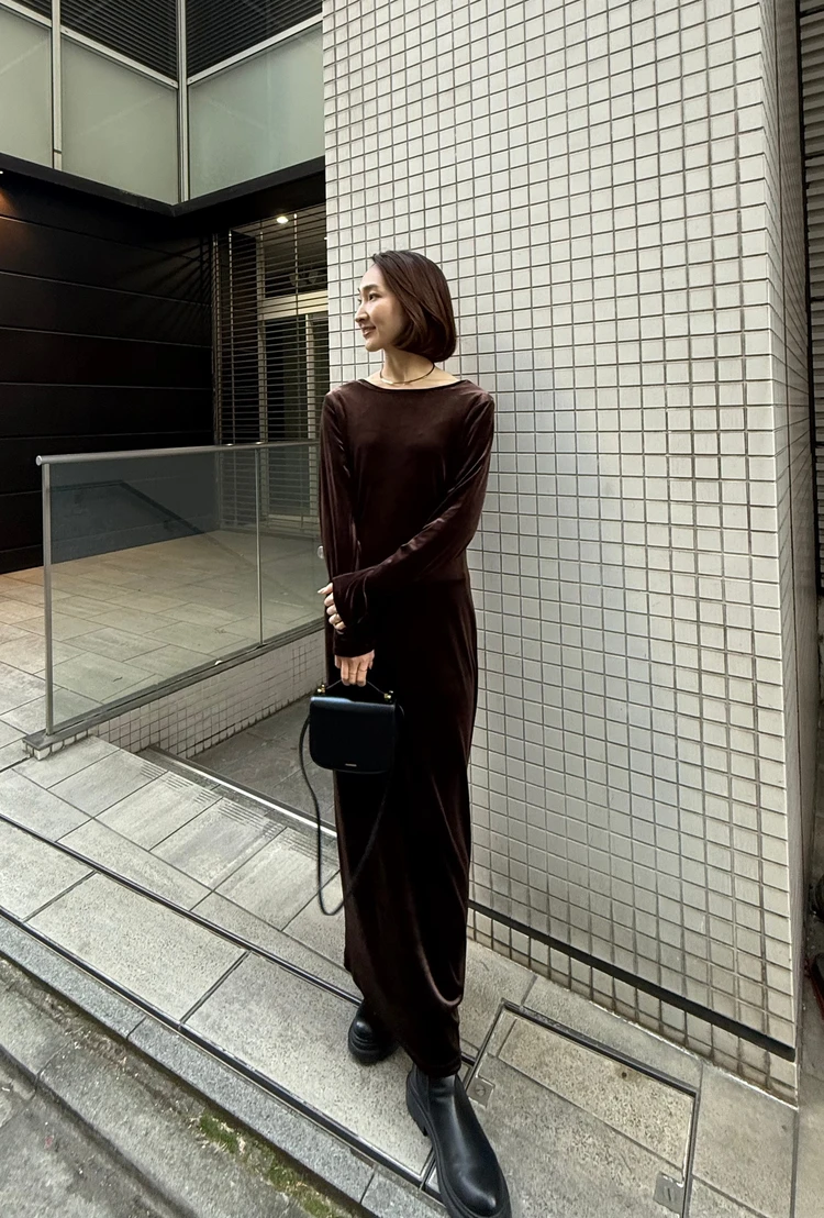30代女性の記念日コーデ　ブラウンベロアワンピース　