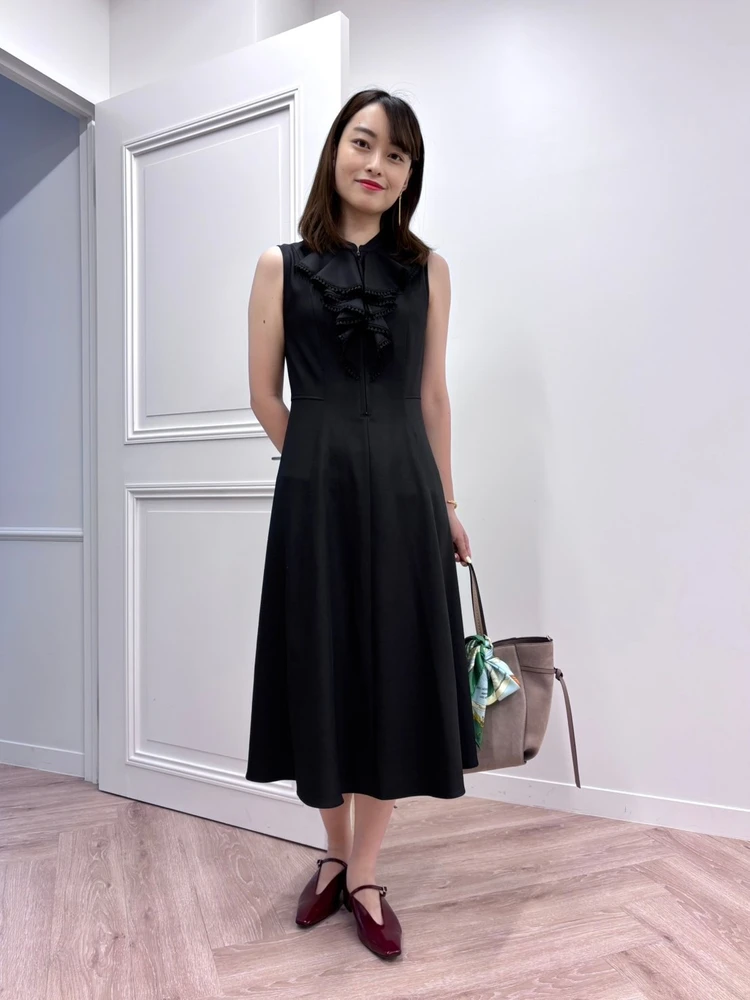 エフデ ブラック　デニムプリント ラッフルOP　プレス着用画像