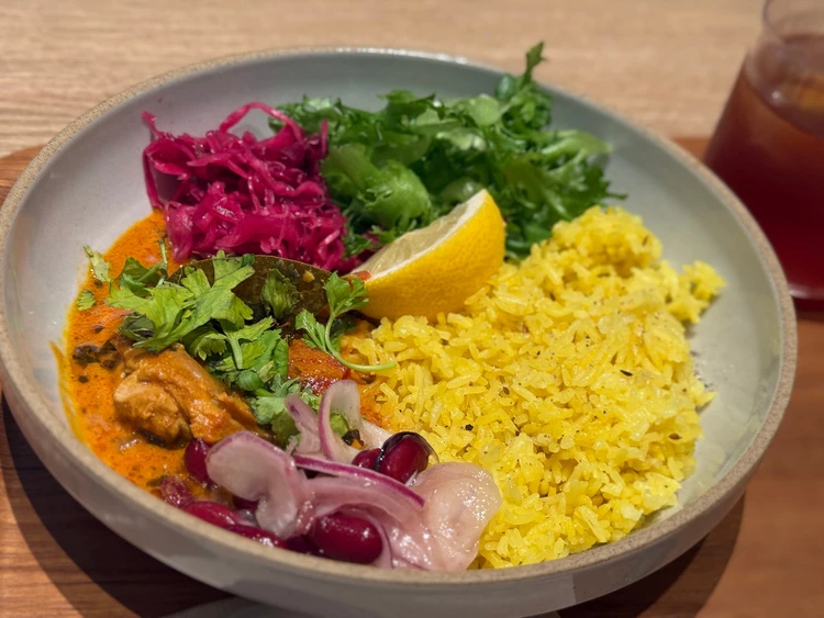 GARDEN HOUSE COFFEE 日本橋　兜町　ランチ　カフェ　Wifi  電源　コンセント　完備　オフィスワーカー　おすすめ　人気　レモンバターチキンカレー