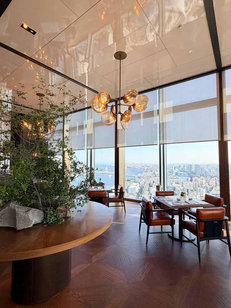 フェアモント東京 レストラン 内観 上質 ホテルランチ 東京湾 オーシャンビュー