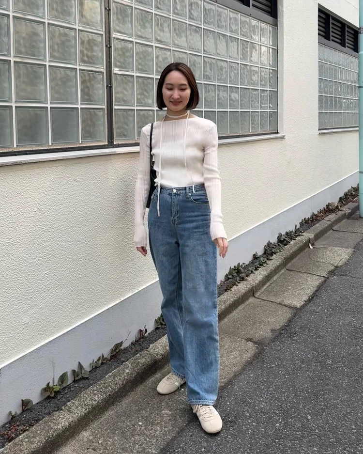 adidas TOKYOを合わせた白T×デニムコーデ