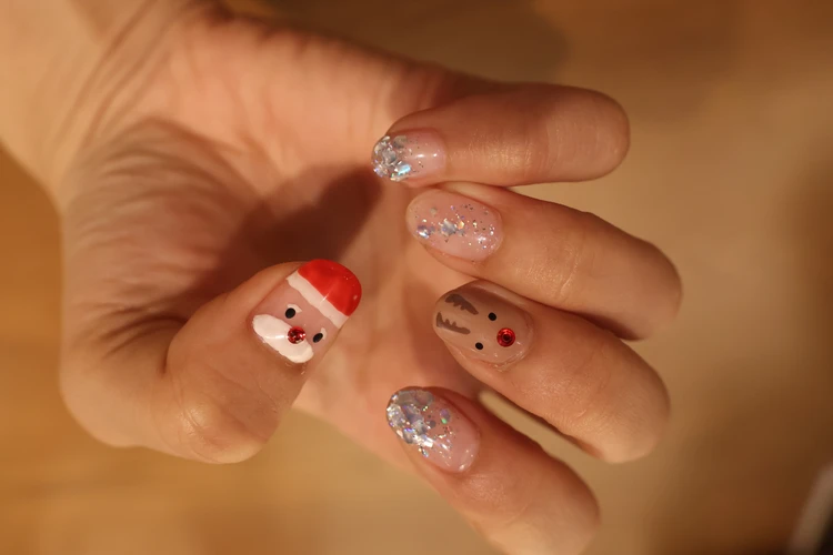 【2025-26年冬】手元が華やぐおすすめシャンパンネイル2選【ゴールド&シルバー】クリスマスver._5