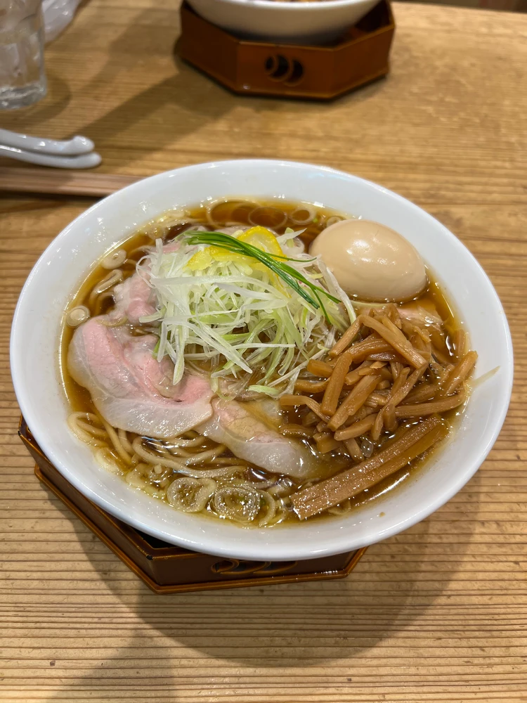 お昼ご飯はさくっとラーメン
