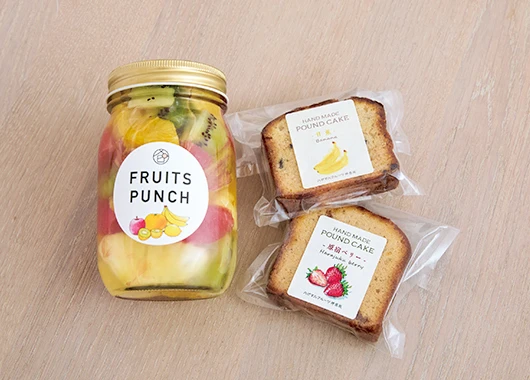 「ハピマルフルーツ」 フルーツポンチオリジナルミックス 2323円 パウンドケーキ(原宿ベリー、バナナ) 各350円