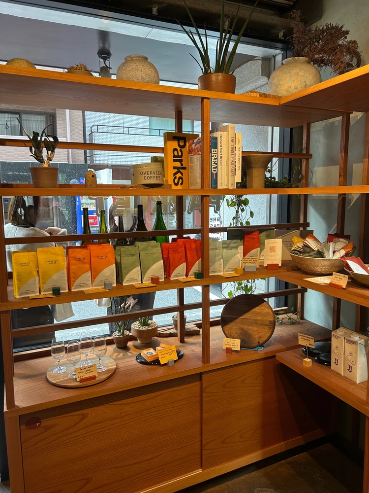 Parklet Bakeryのグロサリースペース。オリジナルグッズ・コーヒーetc