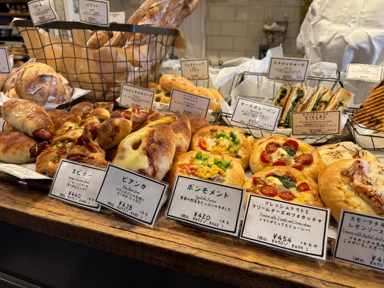 トラスパレンテ　パン　店内　惣菜パン　おかずパン　TRASPARENTE　中目黒　