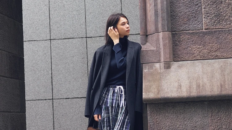 【ふわスカートコーデ】ぴたニット合わせなら仕事の後のデートにも♡【BAILA今日のコーデ】