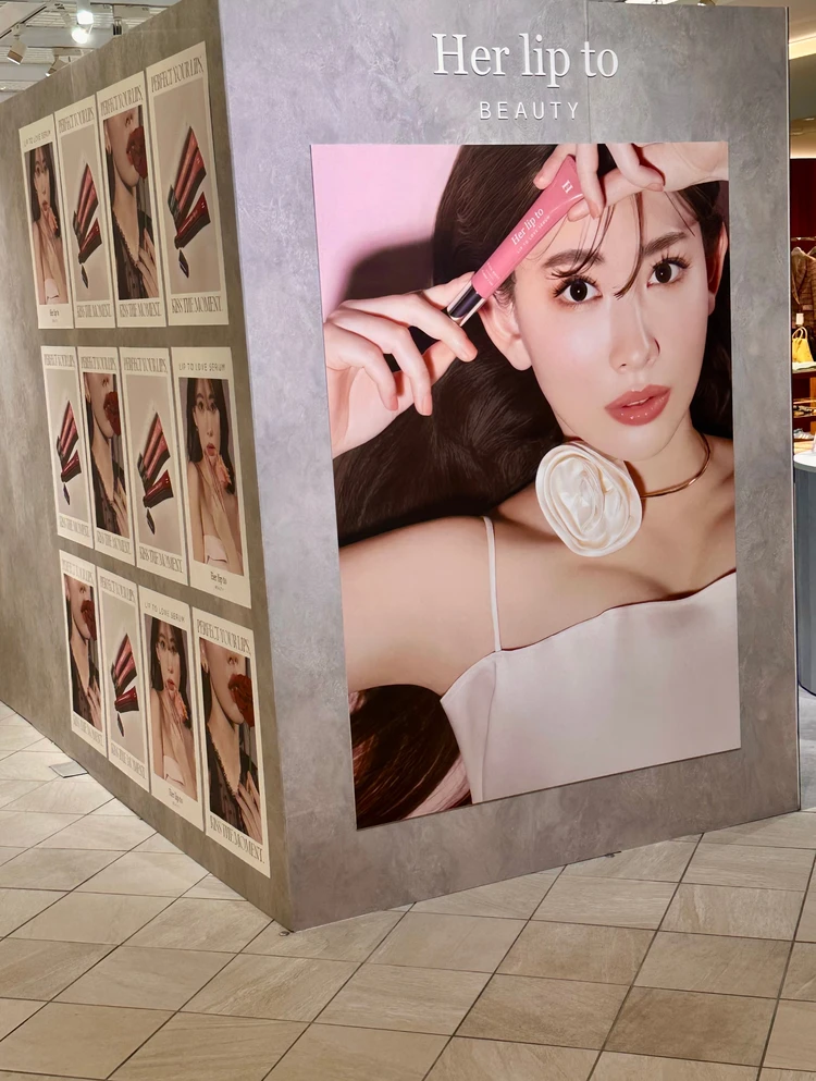 【Her lip to BEAUTY】一番人気より「LADY RED」!?こじはるリップの新作セラム、30代の顔色を救う神色を新宿ルミネで指名買い。_1_1