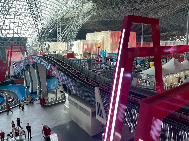 【ドバイ旅行記】フェラーリワールド・アブダビ体験レポート ~子連れでも楽しめる世界最大級の屋内テーマパーク~_3