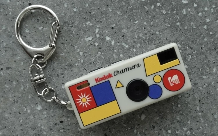 【大ヒット】レトロ感にときめくトイデジカメラ「KODAK CHARMERA(コダック チャーメラ)」を買ってみた【エディターズピック】