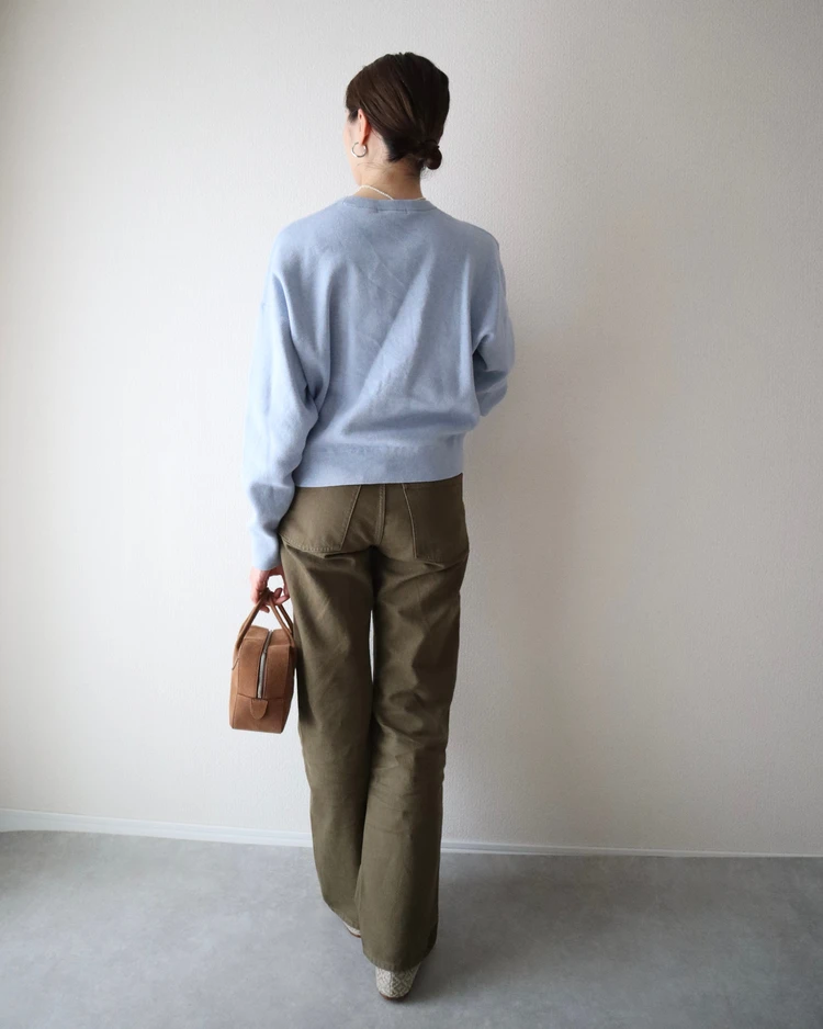 ユニクロ UNIQLO JW ANDERSON アンダーソン コラボ ストレート ジーンズ カラー デニム コーデ 秋 冬 ブラウン 後ろ