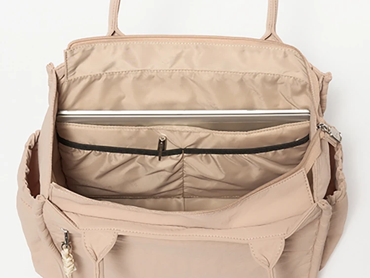 内外計8つのポケットで整理整頓を簡単に