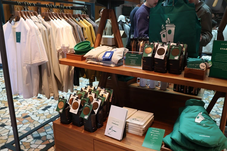 【ミラノ】郵便局？美術館？「世界一美しい」高級スタバの正体をルポ【欧州初】_9_1