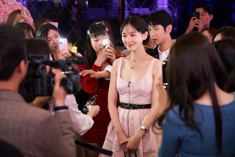 セレブリティ 主演パク・ギュヨン