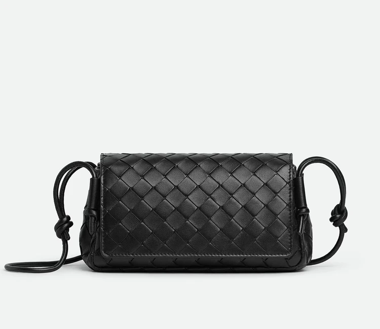 「Bottega Veneta(ボッテガ・ヴェネタ)」のバッグ「ノットゥルノ」