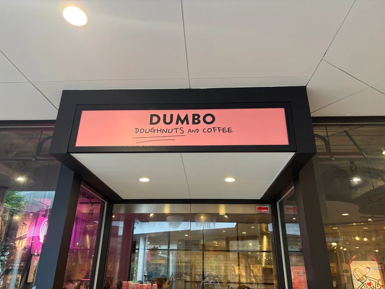 【自由が丘カフェ】ピンクが可愛い「DUMBO」でNYスタイルのもちもちドーナツとコーヒーを堪能_2