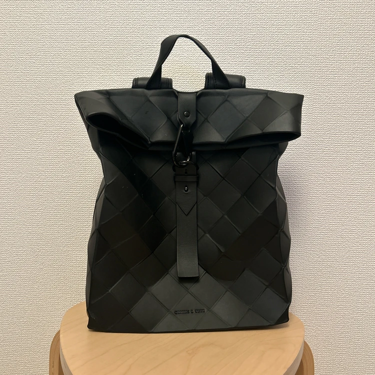 CHARLES&KEITH「ラージジオメトリック バックパック」