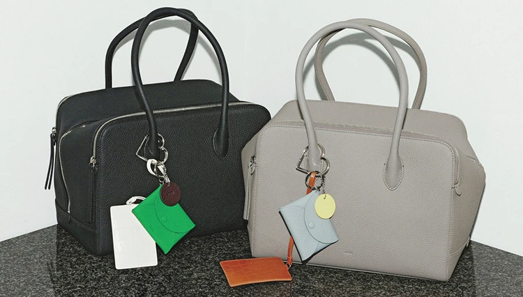 【春トレンド“ちょい盛り”小物集合!】最旬スニーカー、パンプス、バッグ、チャーム、キャップをチェック!