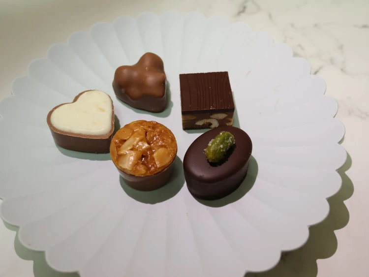 2025年9月オープン】スイスの大人気高級チョコ「LÄDERACH