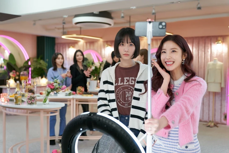 セレブリティ 元同級生だったアリとオ・ミネ