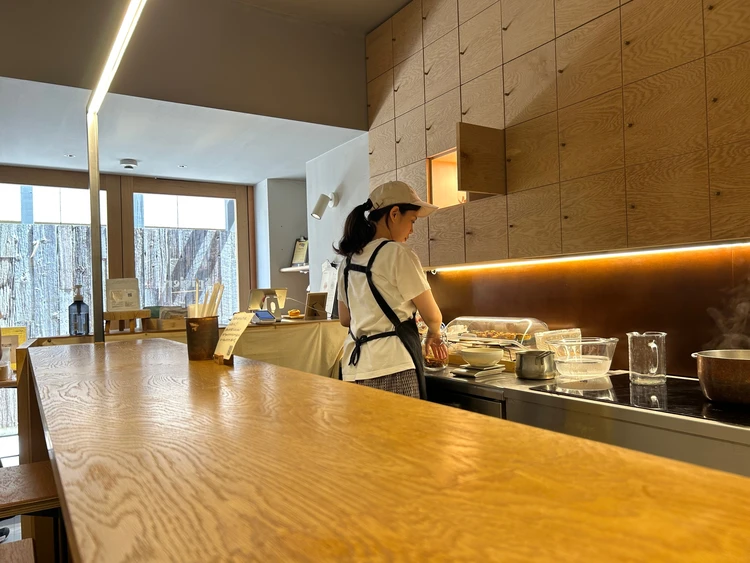 Spicier｜神楽坂の隠れ家カフェ｜スパイス好き必見！店主こだわりのチャイとインドカレーパンを素敵な空間で。_6_1