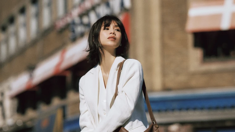 【3wayバッグコーデ】スタイルに合わせて変幻自在なバッグが余裕をくれる【BAILA今日のコーデ】