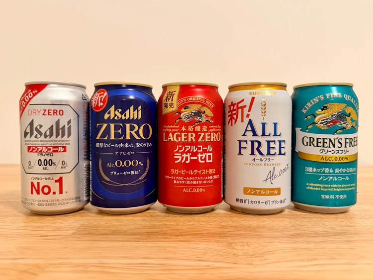 ノンアルビール5種類を横に並べた写真。左からアサヒ ドライゼロ、アサヒゼロ、キリン ラガーゼロ、サントリー オールフリー、キリングリーンズフリー。