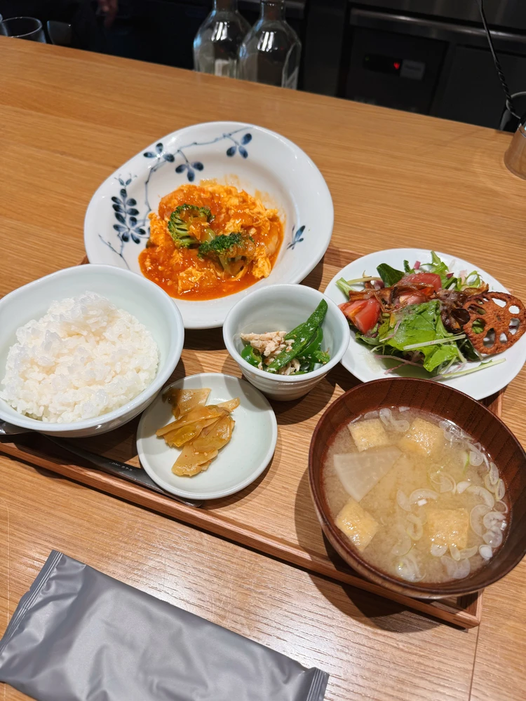 希須林の日替わり海老チリ定食
