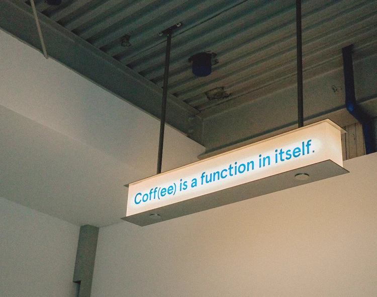 【学芸大学】人気のデザインカフェ「(ee).」空間好きも惚れるブルーの空間が最高だった_2_1