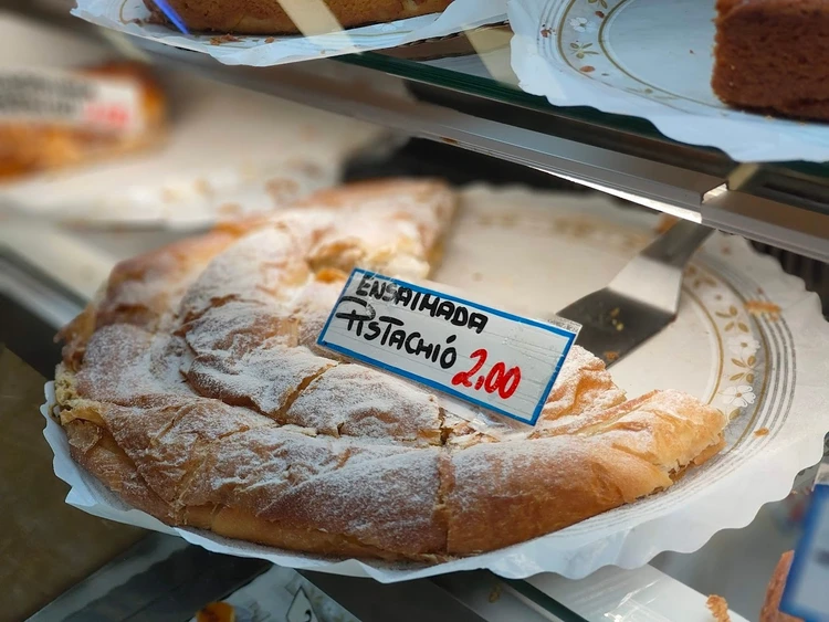 マヨルカ島　マーケット　市場　エンサイマダ