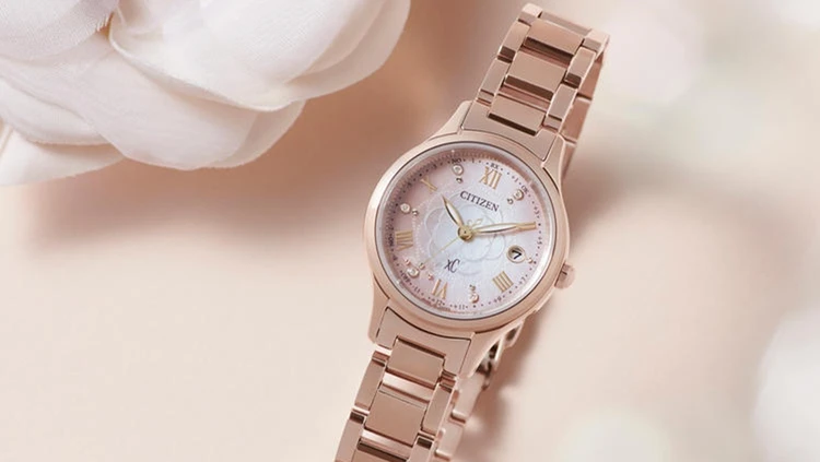 【CITIZEN xC(シチズン クロスシー)】手元にカメリアを咲かせて。11月6日に限定モデル登場