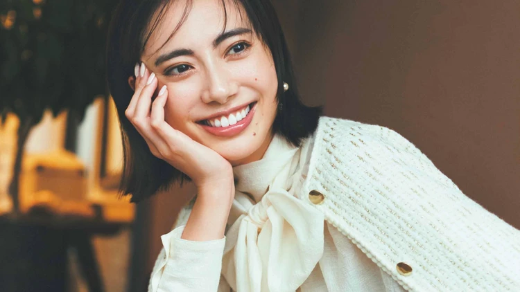 【ボウタイブラウスコーデ】予定がある日は顔映えと華やぎを同時に叶える着こなしで【BAILA今日のコーデ】