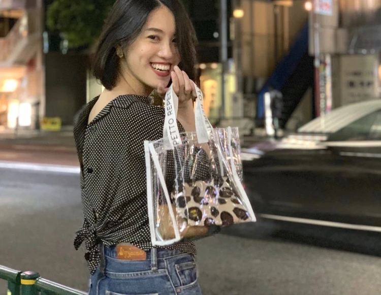 【BAILA8月号】お得すぎるの付録PVCバッグが映える❤︎桐谷美玲さんの軽やかな黒コーデを真似してみた!_1