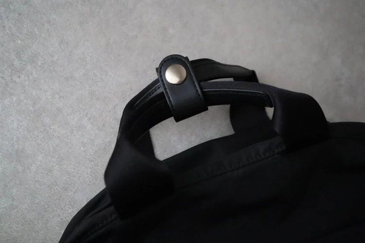 アニエスベー　agnès b.　ナイロン　バックパック　黒　リュック　通勤　30代　おすすめ　持ち手　ハンドル