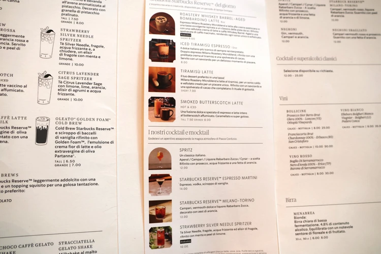 【ミラノ】郵便局？美術館？「世界一美しい」高級スタバの正体をルポ【欧州初】_8_2