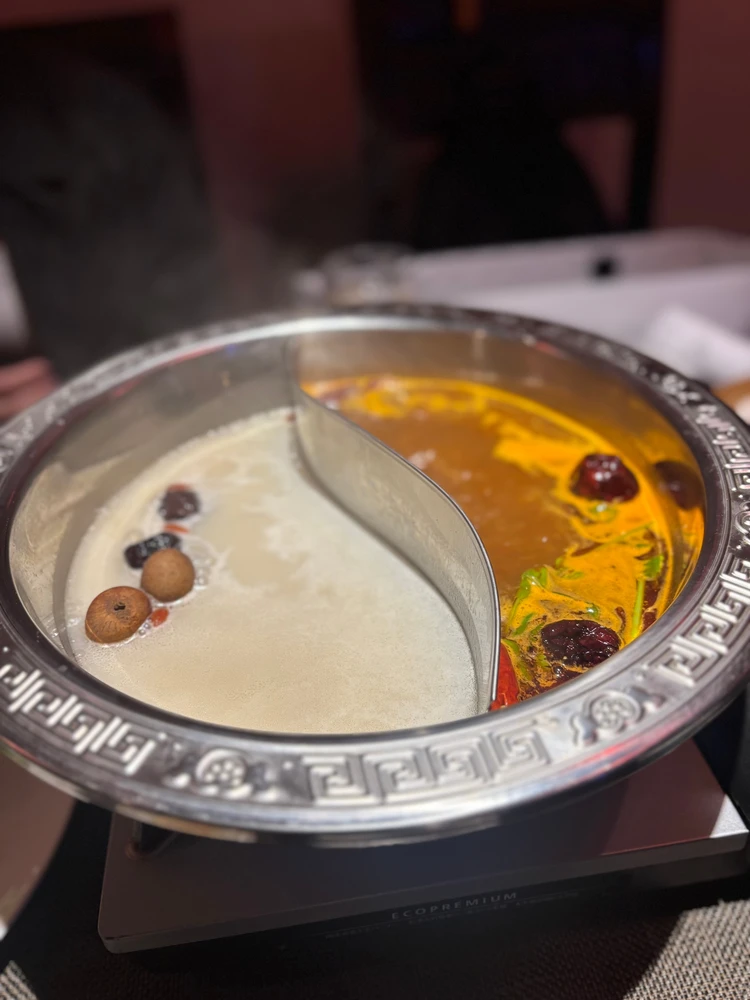 海を眺めて楽しむ幻想的な空間！絶品「美肌薬膳火鍋」のお店_4