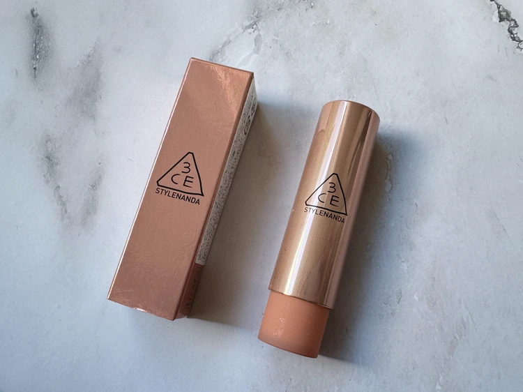 3CE グレイジーリップグロウが映った写真