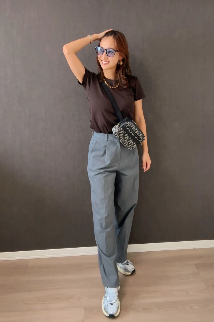 【UNIQLO】クルーネックTダークブラウン　コーディネート